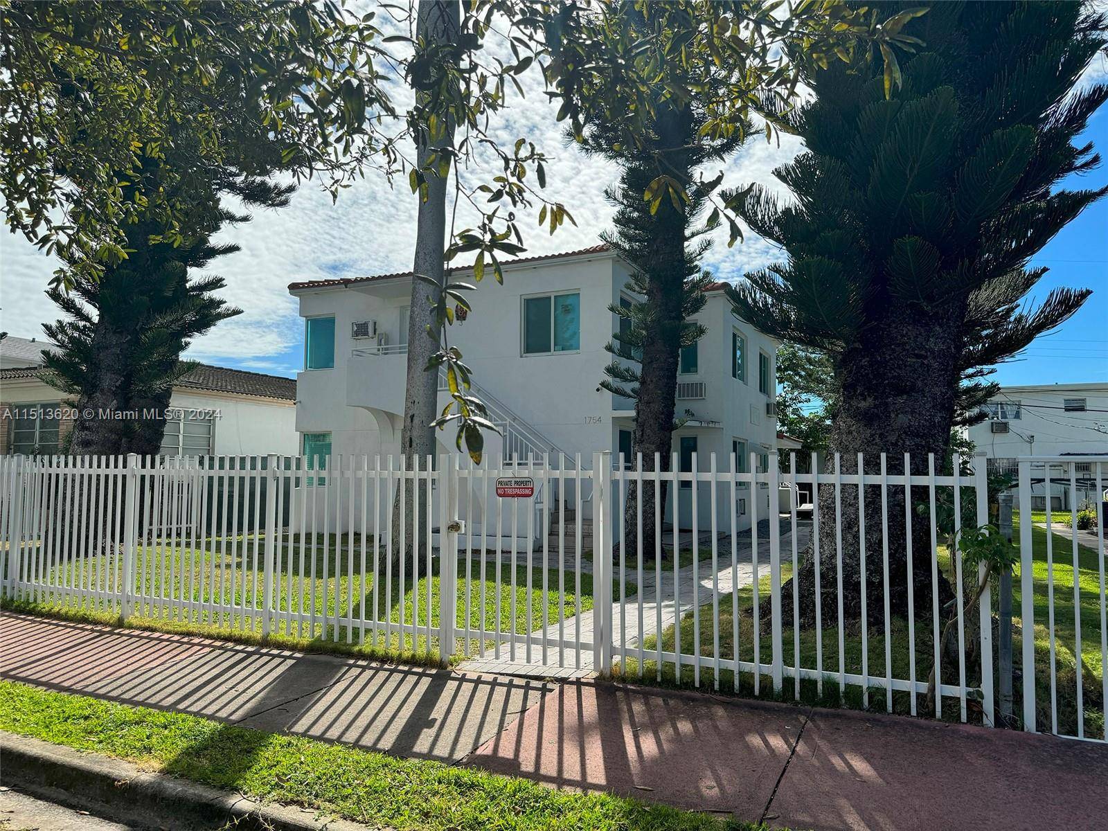 Here is your chance to own an excellent investment property in Miami Beach.