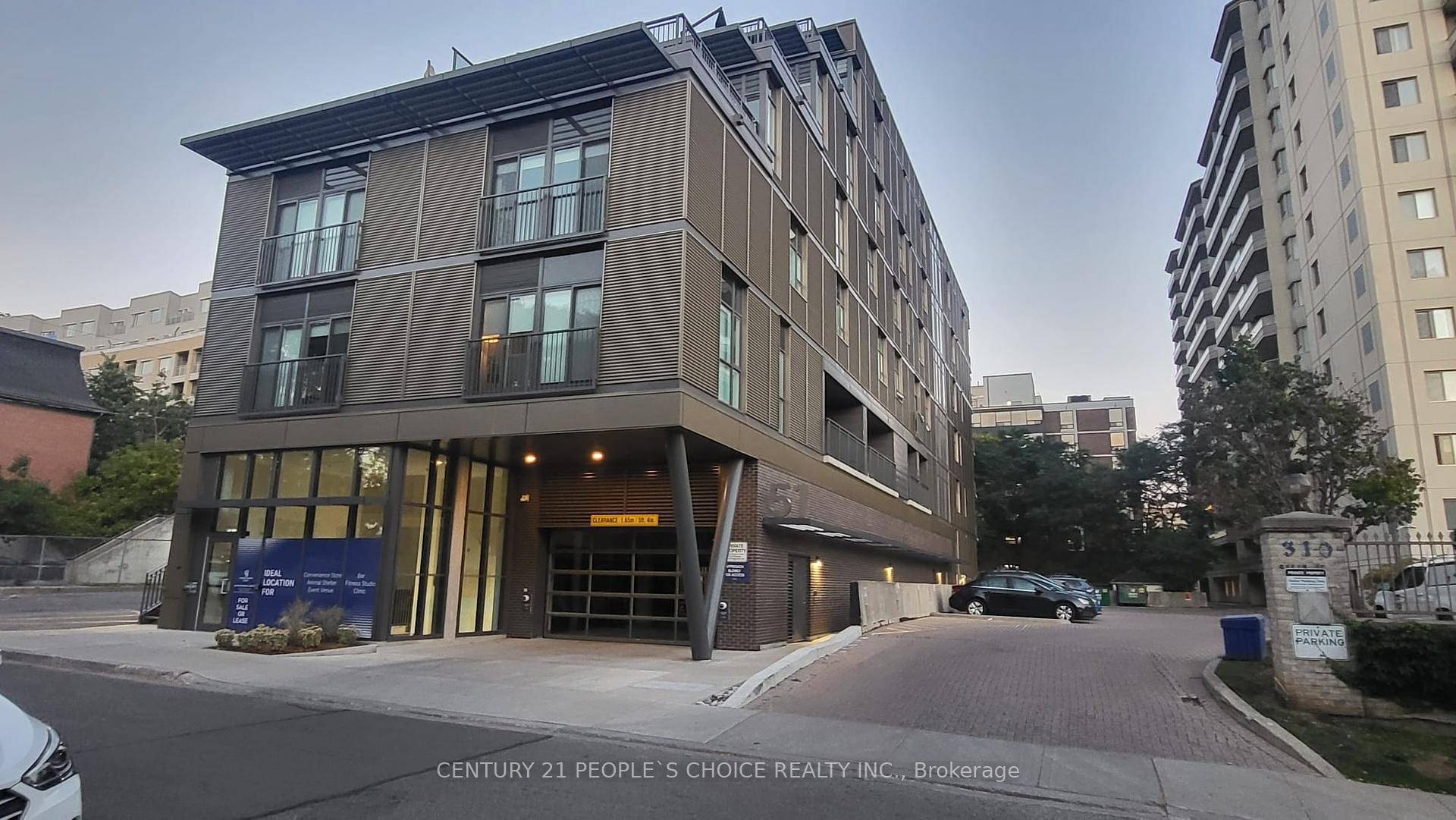 Location ! ! ! A contemporary gem in Downtown Kitchener's most desirable neighbourhood of Victoria Park, Next to Park Immaculate, Just one year Old Penthouse 2 bed Plus den and ...