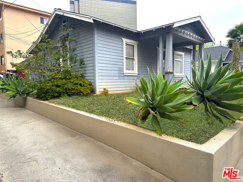1116  S Barrington Ave 2BR Brentwood La