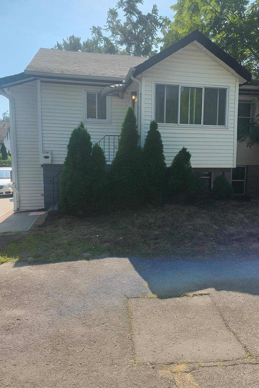 Adorable and cozy 2 bedroom home situated on a cul de sac in the heart of Baldwin.