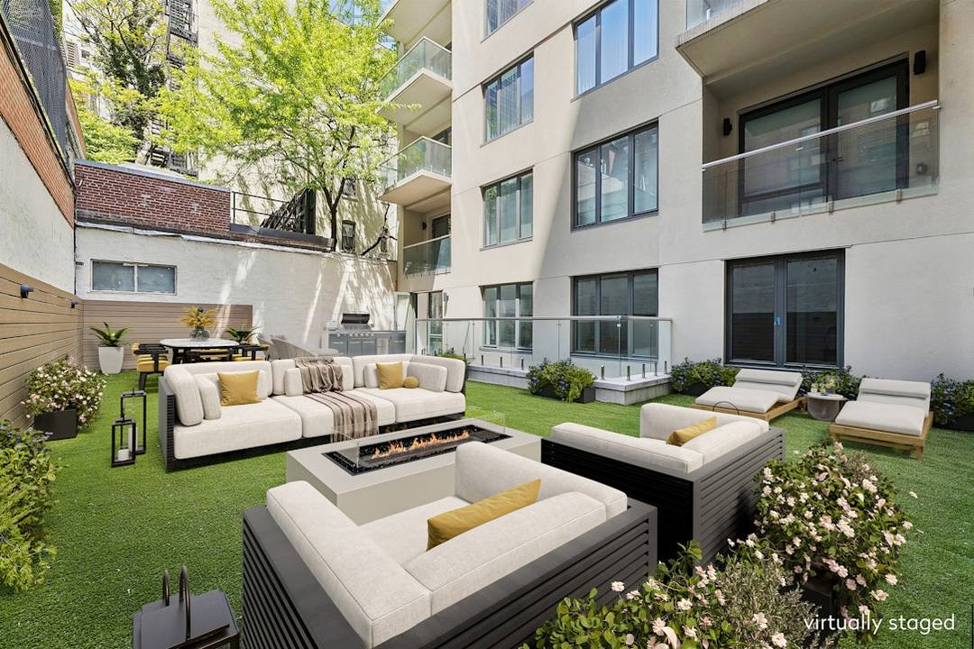 IMMEDIATE OCCUPANCY The Maisonette at Minuet is an exceptionally rare Manhattan condominium offering, combining over 3, 000 square feet of interior space with an extraordinary 1, 400 square foot private ...