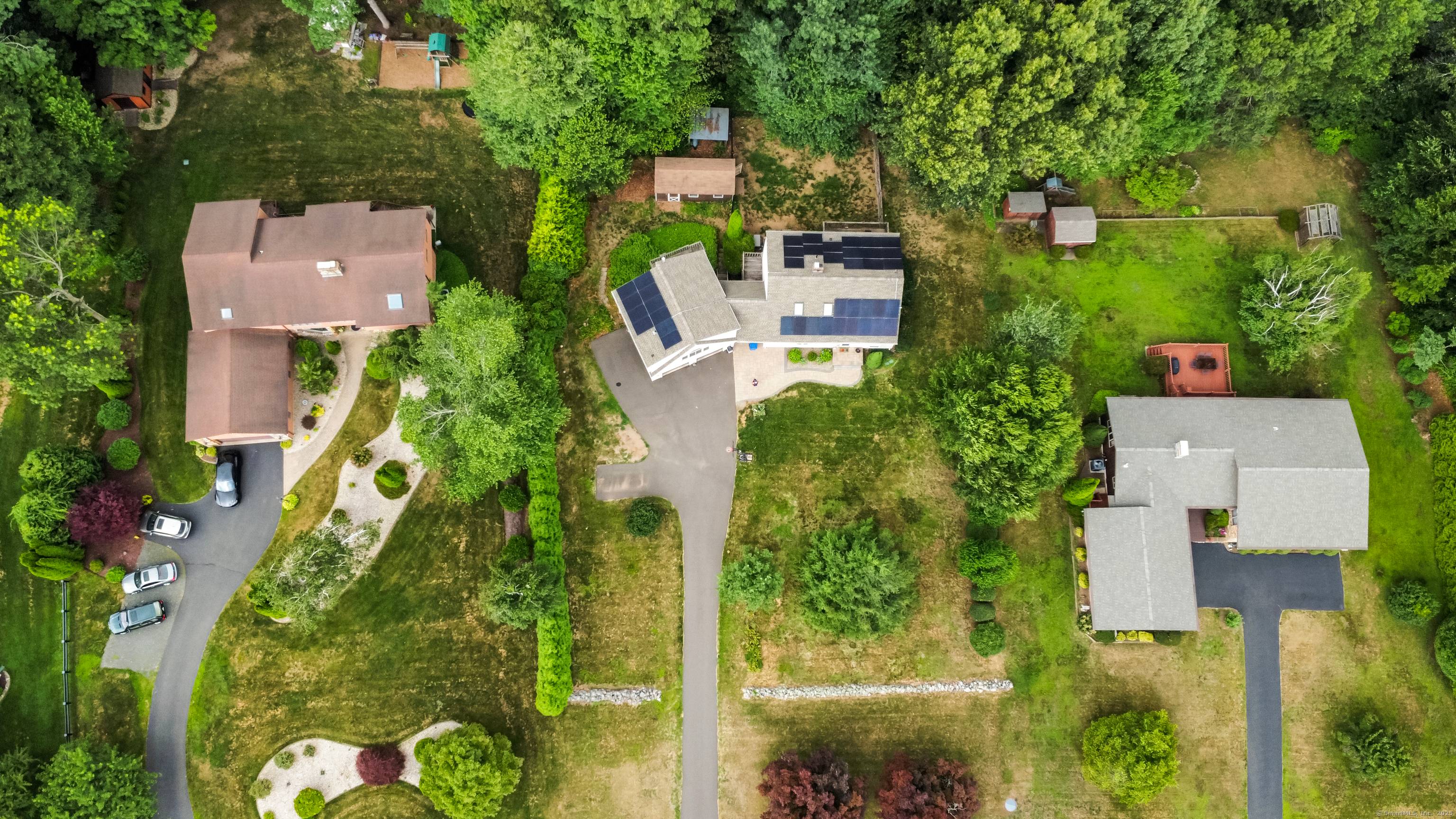 Welcome to 26 Lochview Drive in the highly sought after Poquonock neighborhood of Windsor !