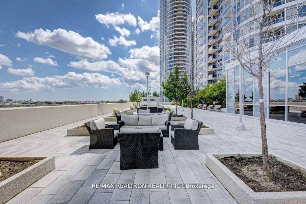 Steps To Ttc, Convenience Store amp ; Metrogate Park !