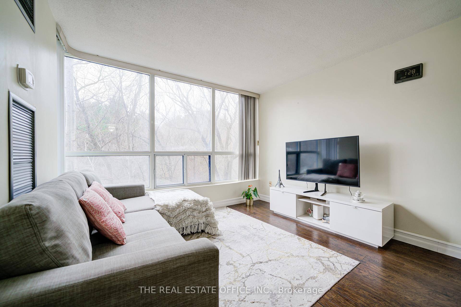 Location Location. Bright amp ; Spacious 2 Bedroom 2 Bath Condo With Ravine Exposure.