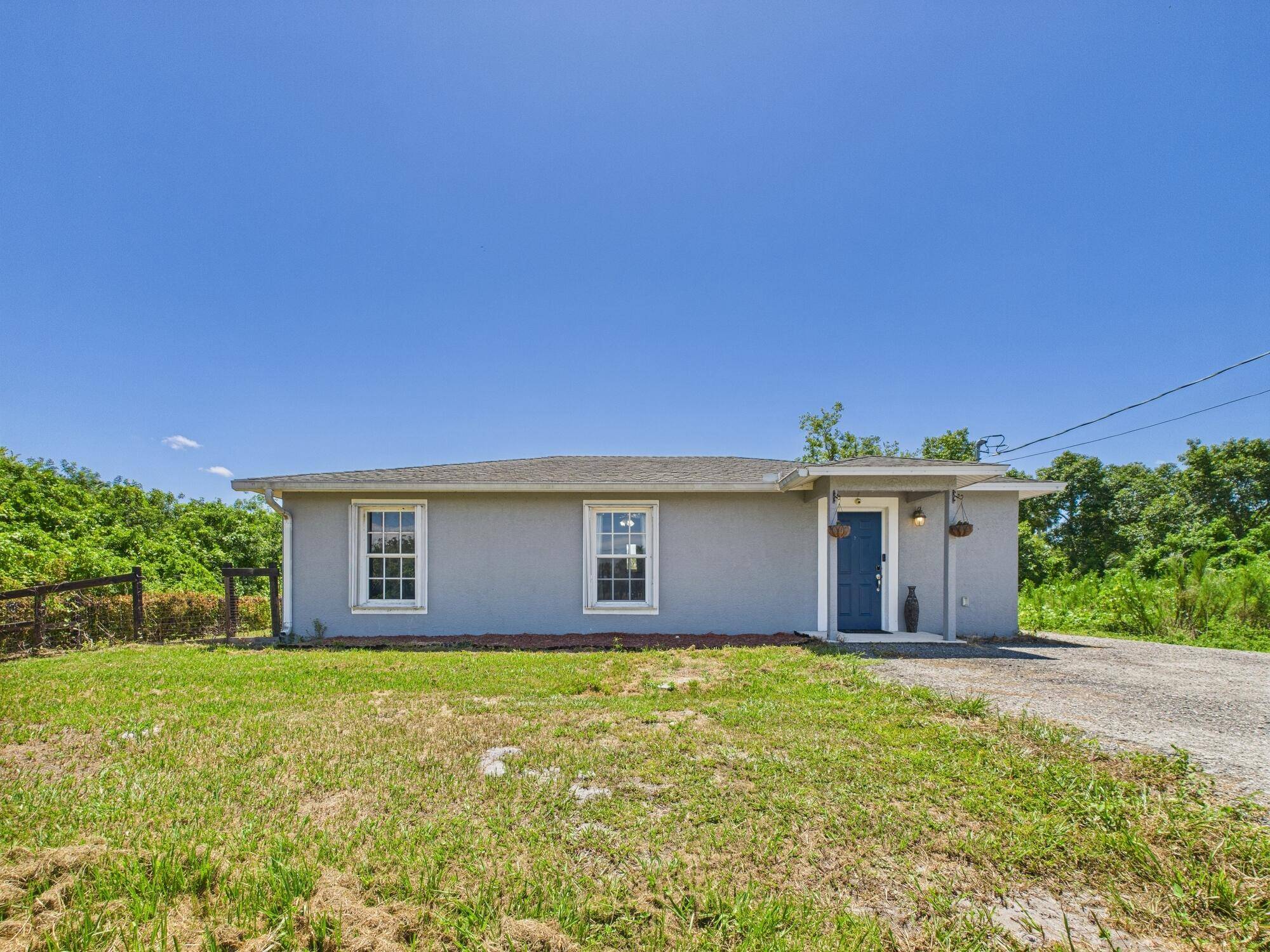 Move in ready 3BD 2BA CBS home built in 2006, located on Okeechobee's desirable east side perfect for commuters !