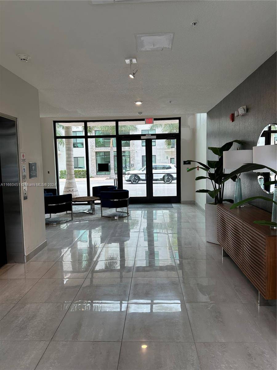 Enjoy this beautiful unit in Urbana at Downtown Doral, with 3 Bedrooms and 2 full bathrooms.