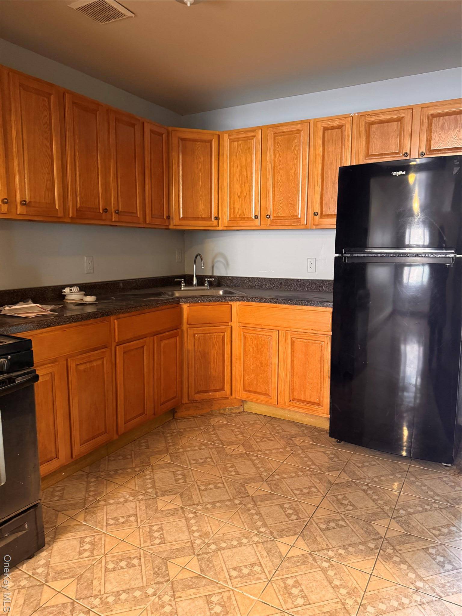 776 Lincoln Ave, Brooklyn East New York Very Large 3 Bed 2 Bath Duplex Spacious duplex over two levels Three full size bedrooms no walk throughs Two full bathrooms Large ...