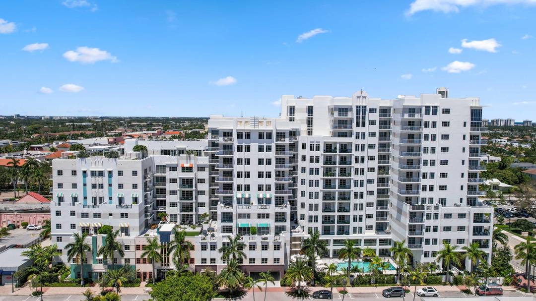 Located in the heart of Downtown Boca, Tower 155 is everything you've been searching for !