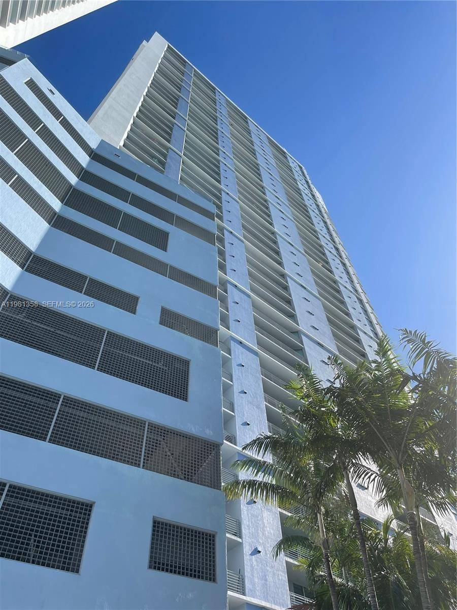 Beautiful Apartment at ONE MIAMI EAST CONDO with magnificent views over Miami Bay and the Surrounding Skyline.