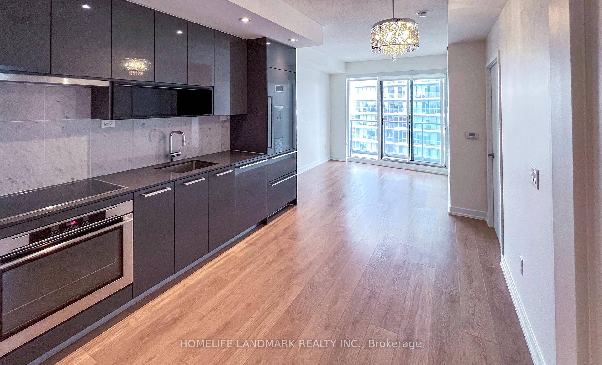 Located in the heart of prestigious Bayview Village, this high floor, functional 1 bedroom suite offers the convenience of nearby Highway 401 without the noise.