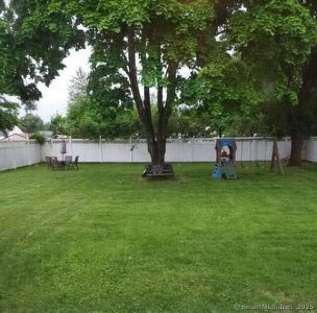 LARGE 5 BEDROOM 2 FULL BATH CAPE IN GREAT NEIGHBORHOOD.