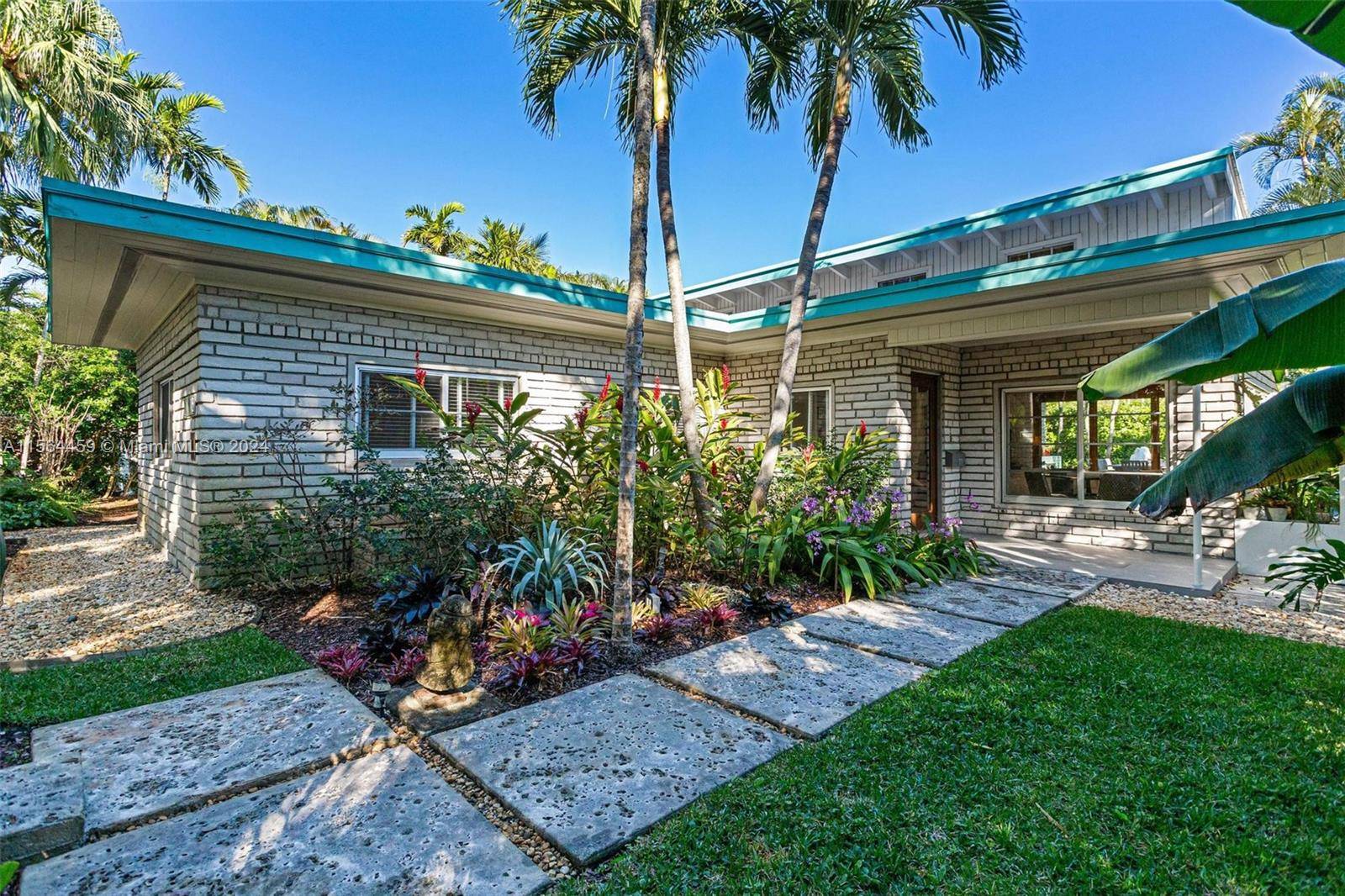 Mid century gem by Florida tropical modern architect Alfred Browning Parker.