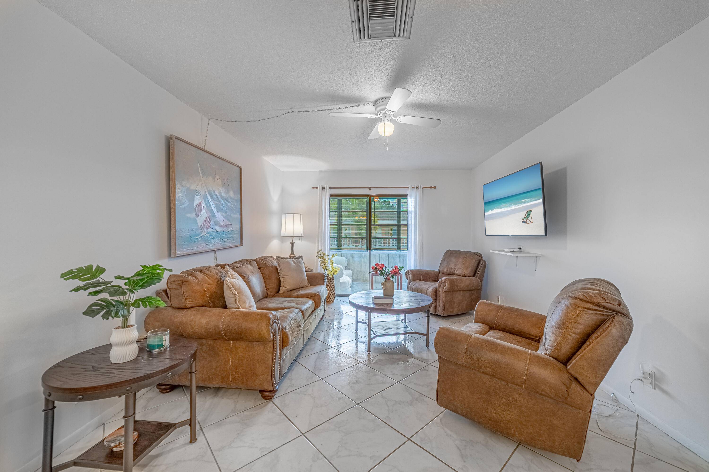 Spacious Affordable 1 Bedroom Condo Near the Beach !