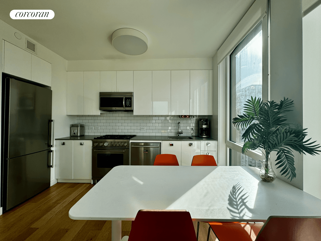 This is a sublease of 6 months until May 2025 which you can easily renew.