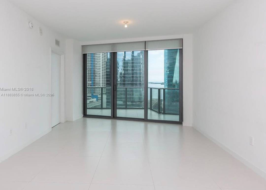 Spectacular 2 Bed Den 2 Bath at the Prestigious Dua Miami Bright and spacious residence featuring an excellent split floor plan, top of the line appliances, and elegant cabinetry.