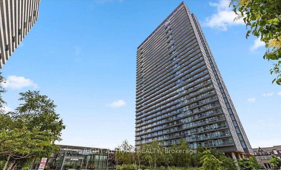 Live close to the lake ! Fantastic location with breathtaking views of lake Ontario and the city from 33rd floor.