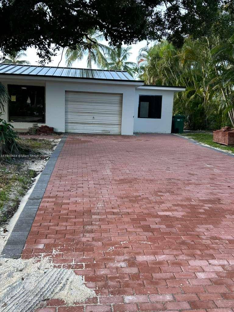 Beautifully remodeled 3BR 2BA home just minutes from Tequesta s shops, dining amp ; the beach !