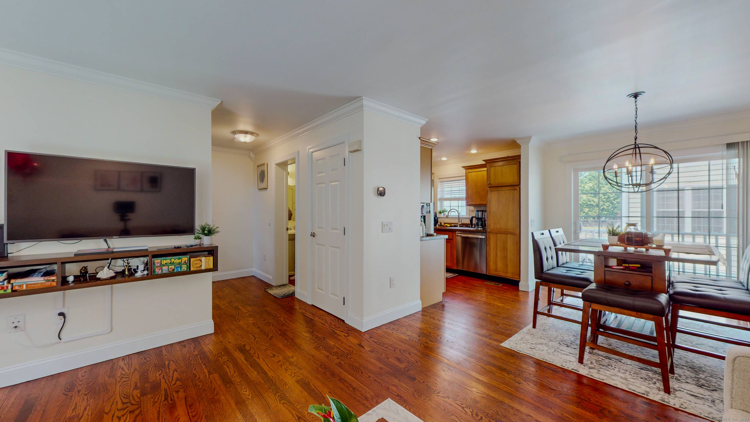 Welcome to your bright and sunny 4 level townhouse, perfectly situated in a prime commuter location.