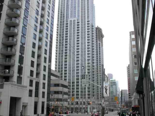 Location ! the vibrant heart of downtown.
