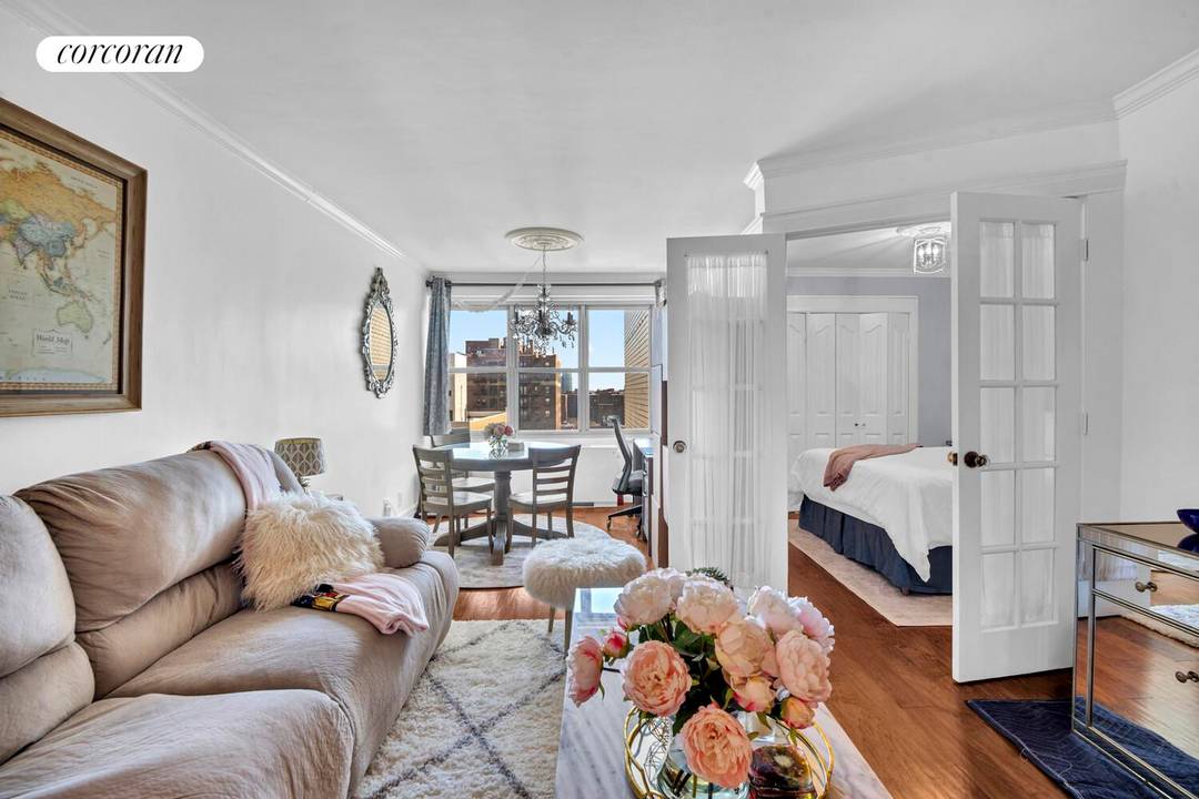 This charming Junior One Bedroom apartment is set in one of Gramercy's most prestigious luxury buildings, a full service property with an array of on site amenities with all the ...