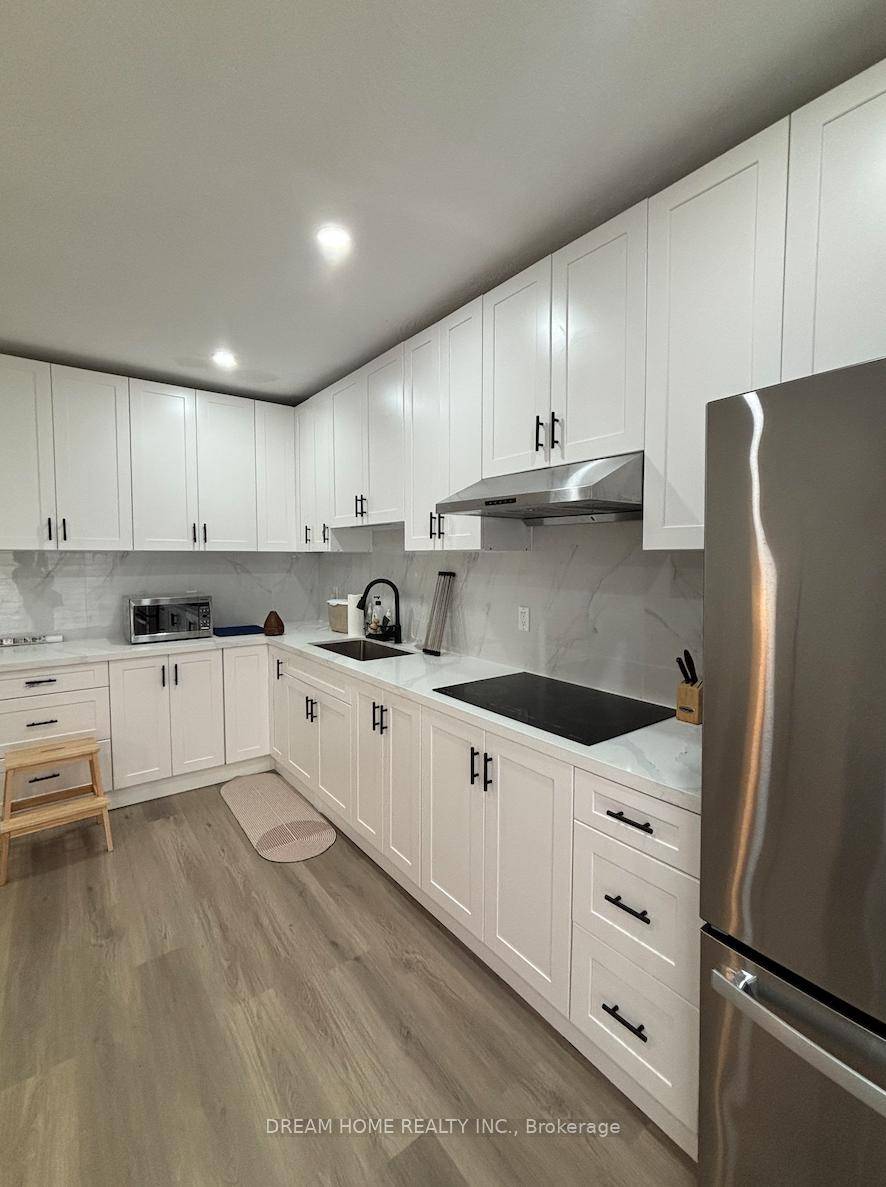The unbeatable location in the core of DT University Toronto, 5 minutes walking to U of T.