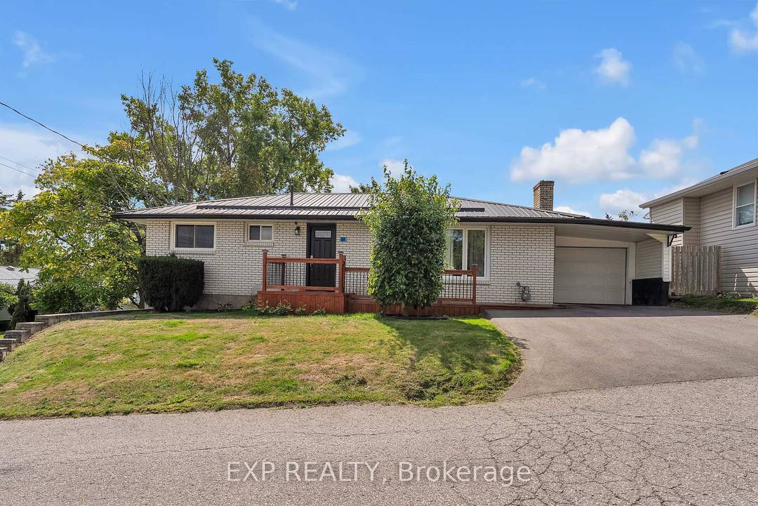 Turnkey legal duplex in the heart of Frankford, ideal for homeowners or investors.