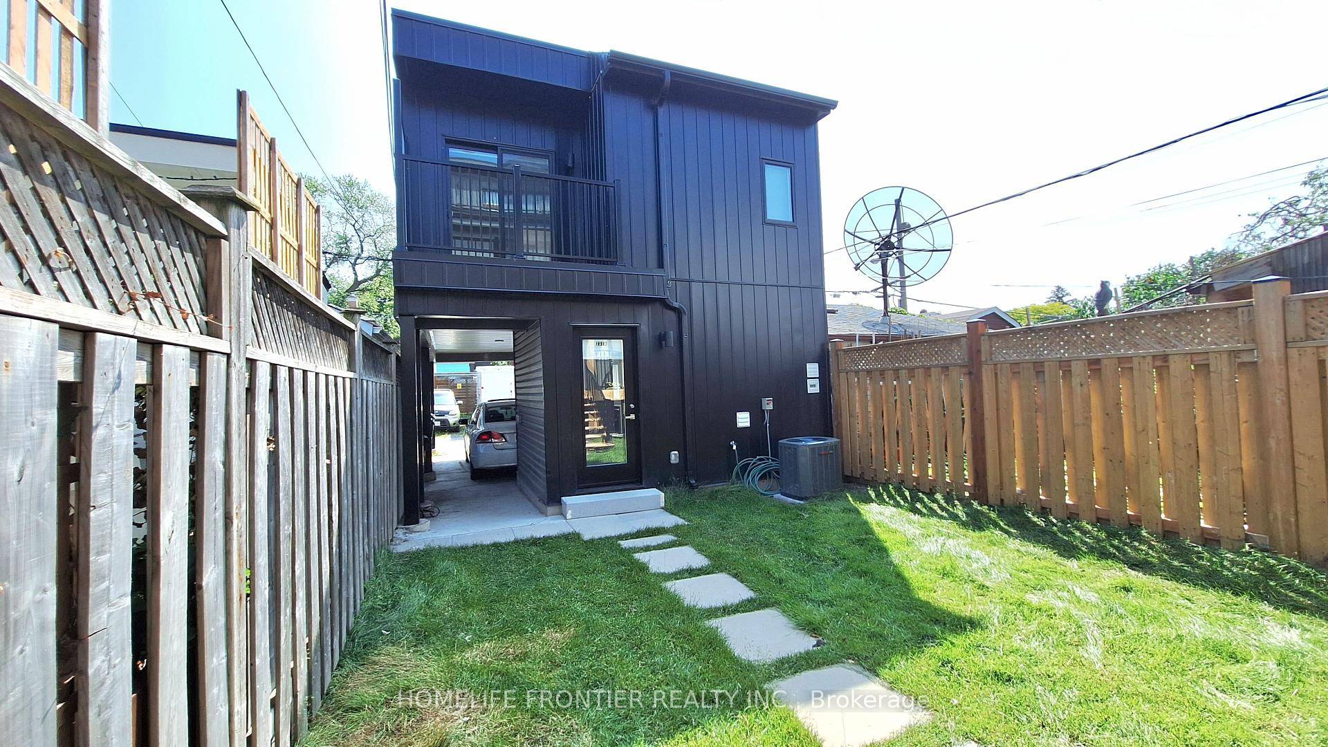 Experience modern urban living in this stunning, brand new two storey laneway suite !