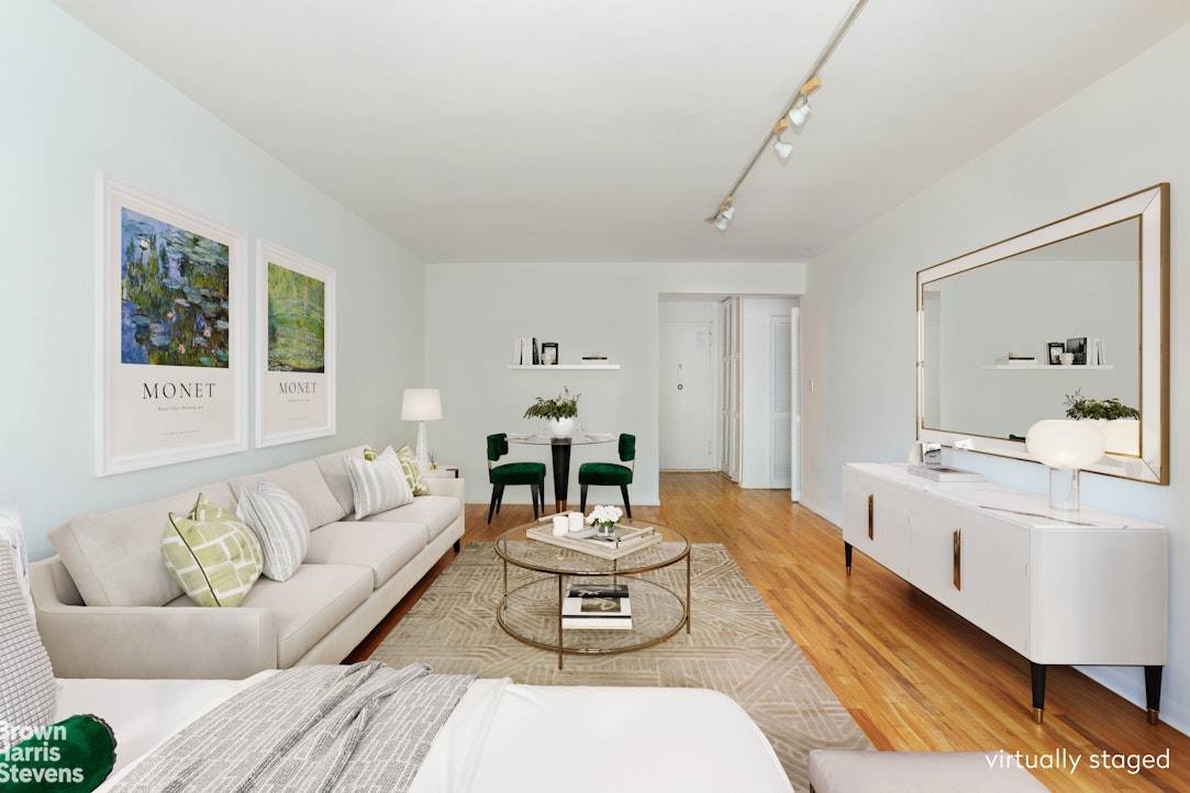 This lovely light filled studio is located on one of the most coveted tree lined streets in Brooklyn Heights.