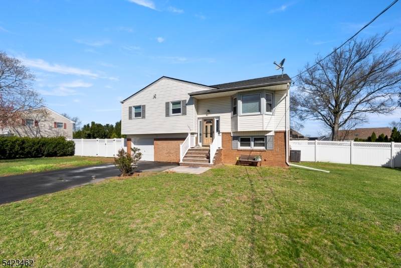 MOTIVATED SELLER ! SOUTH PLAINFIELD 4 BD 3.