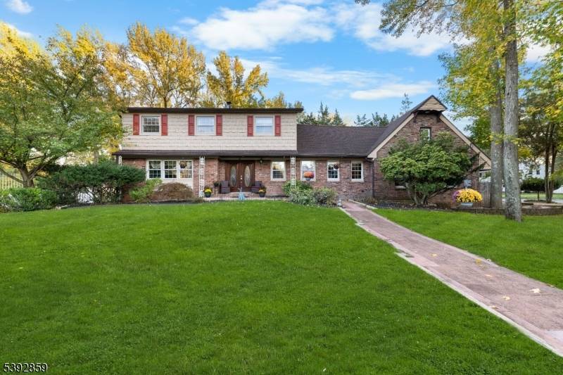 Welcome to this stunning 4 bedroom, 2.