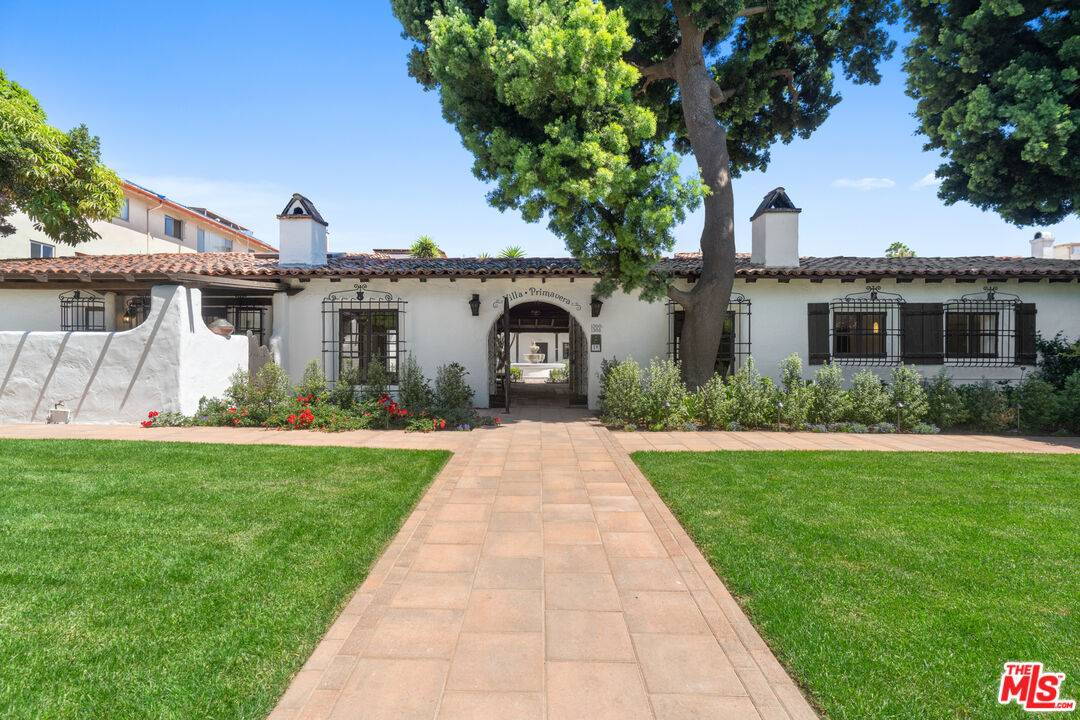 1308  N Harper Ave 2BR Hollywood Hills East La