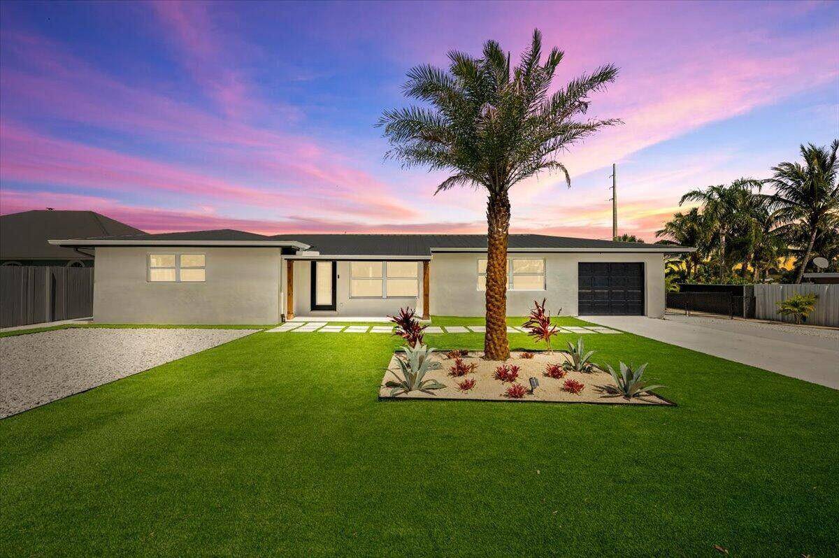 Experience this newly renovated, breathtaking 3 bedroom, 2 bathroom single family home !