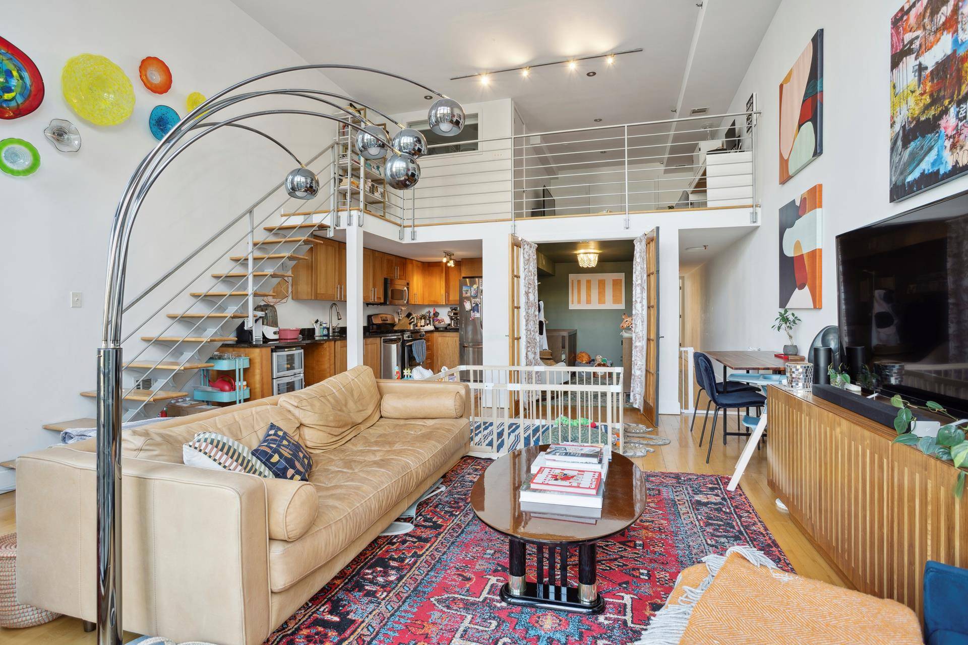 1180Sqf beautiful 16ft ceiling duplex features two bedrooms plus an additional 300sqf mezzanine that can be used as a third bedroom delivering an almost 1500 SQF apartment.