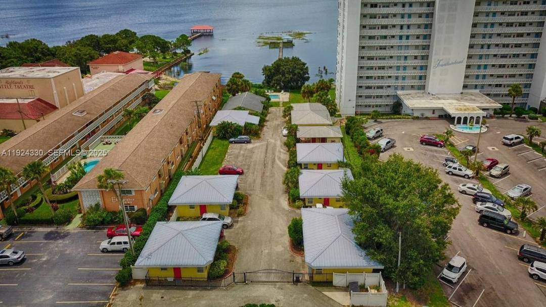 16 UNITS LAKEFRONT CITY LOCATION POOL METAL ROOFS SOME SHINGLE COMPLETELY RENOVATED IN 2014 ELECTRIC GATE FRONT COVERED PORCHES ON 4 UNITS Virtual Tour https www.