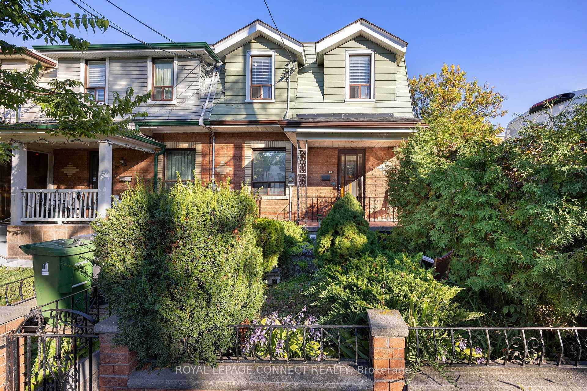 Stylish Main Floor Apartment with Private Backyard in Prime Downtown Location !