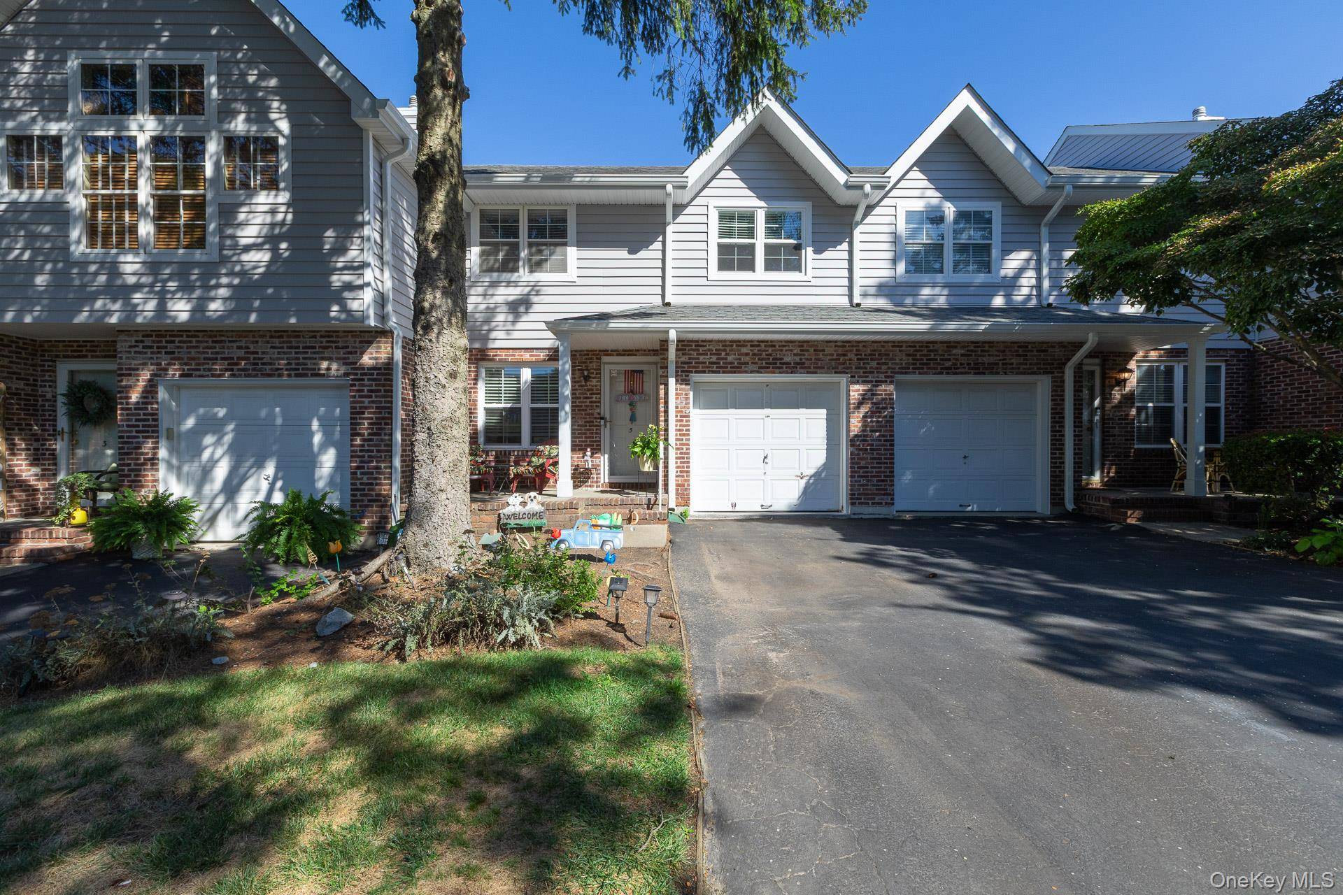 Welcome to this beautifully maintained 2 Br, 1.