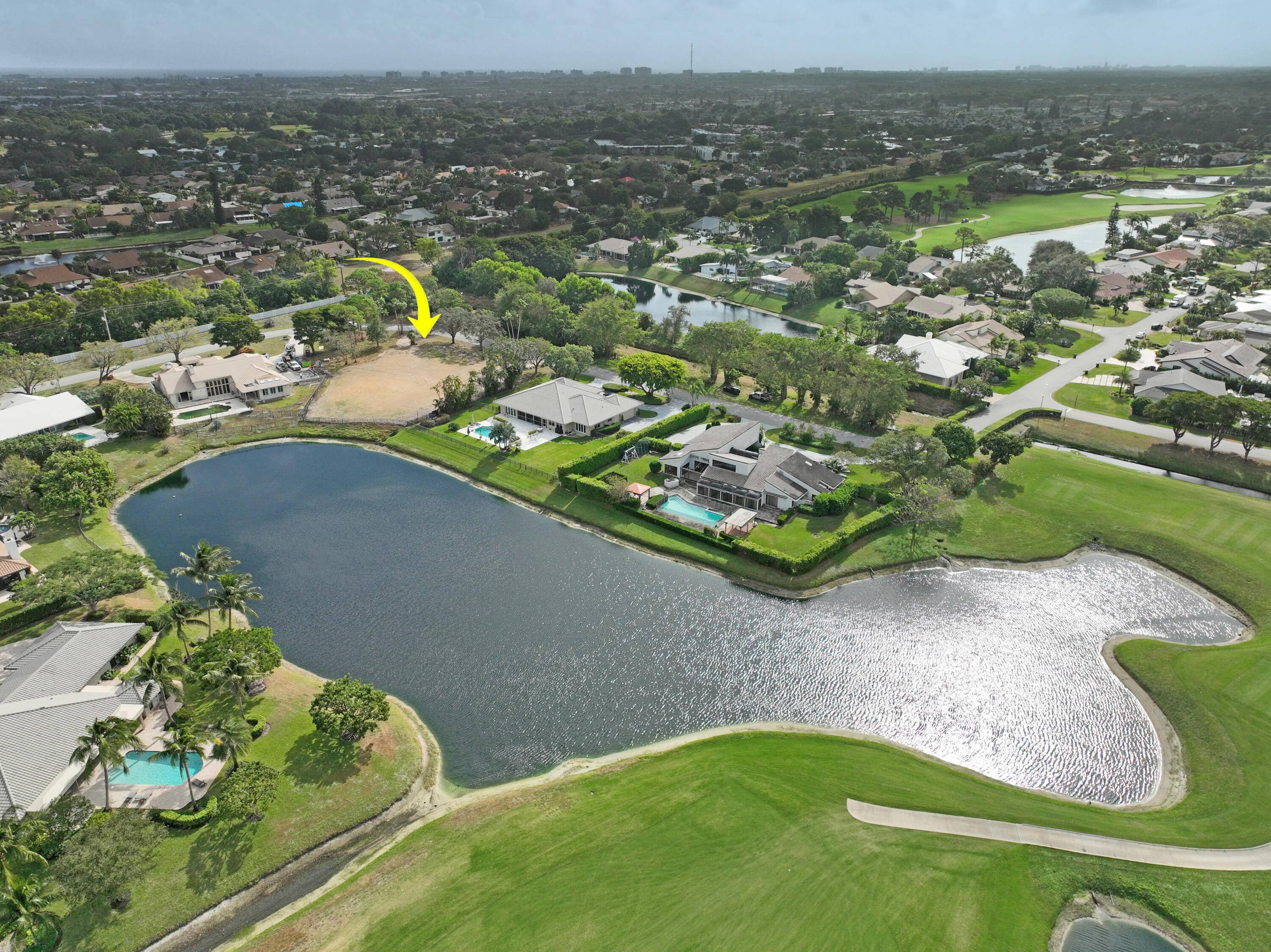 Price reduction ! Discover an extraordinary opportunity to create your dream home on a spacious.