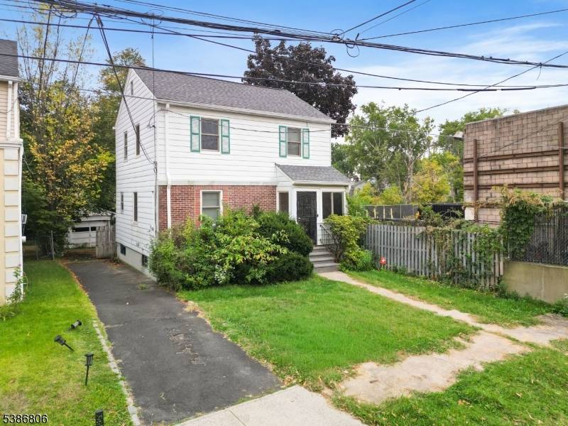 Welcome to this spacious and sun filled 3 bedroom, 1.