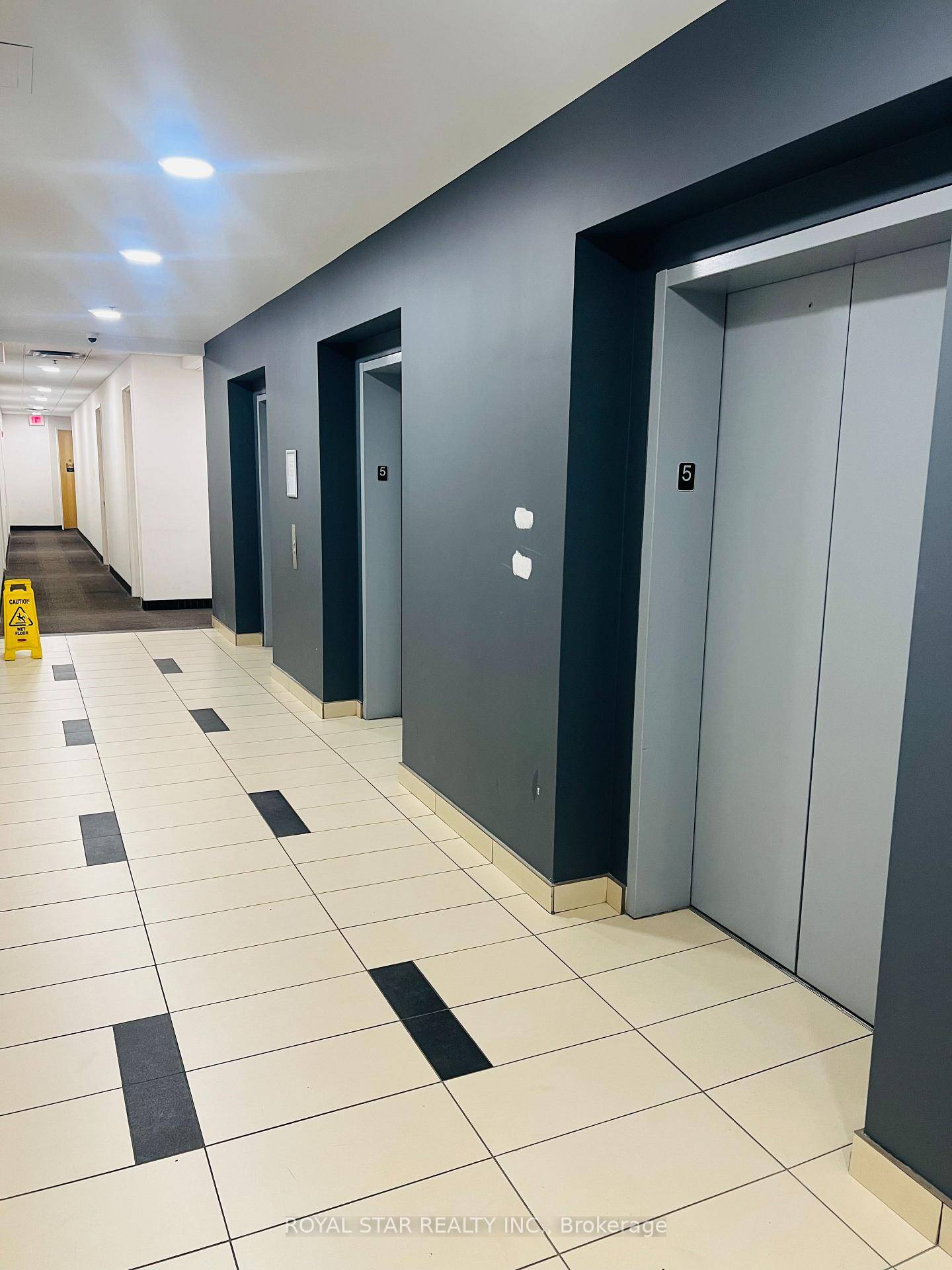 Prime corner unit offering a spacious efficiently designed layout perfect for legal, medical or other professional practices Featuring a state of art design, this modern green building incorporates the latest ...