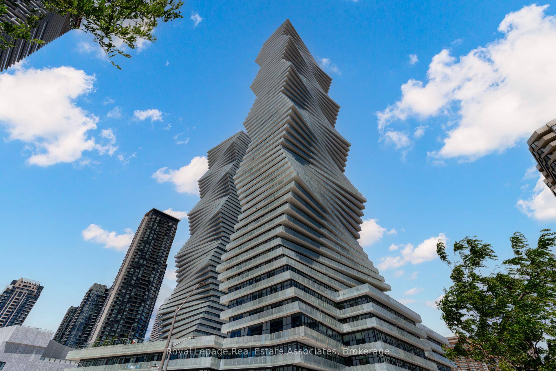 Landmarking M City In Downtown Mississauga This Luxurious 1 Bedroom Den Condo Offers Views Of Lake Ontario.