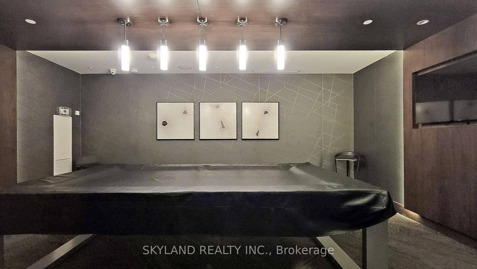 Welcome to this beautiful functional two bath one bedroom plus den 690 sqf Tridel Condo Avani at Metrogate !