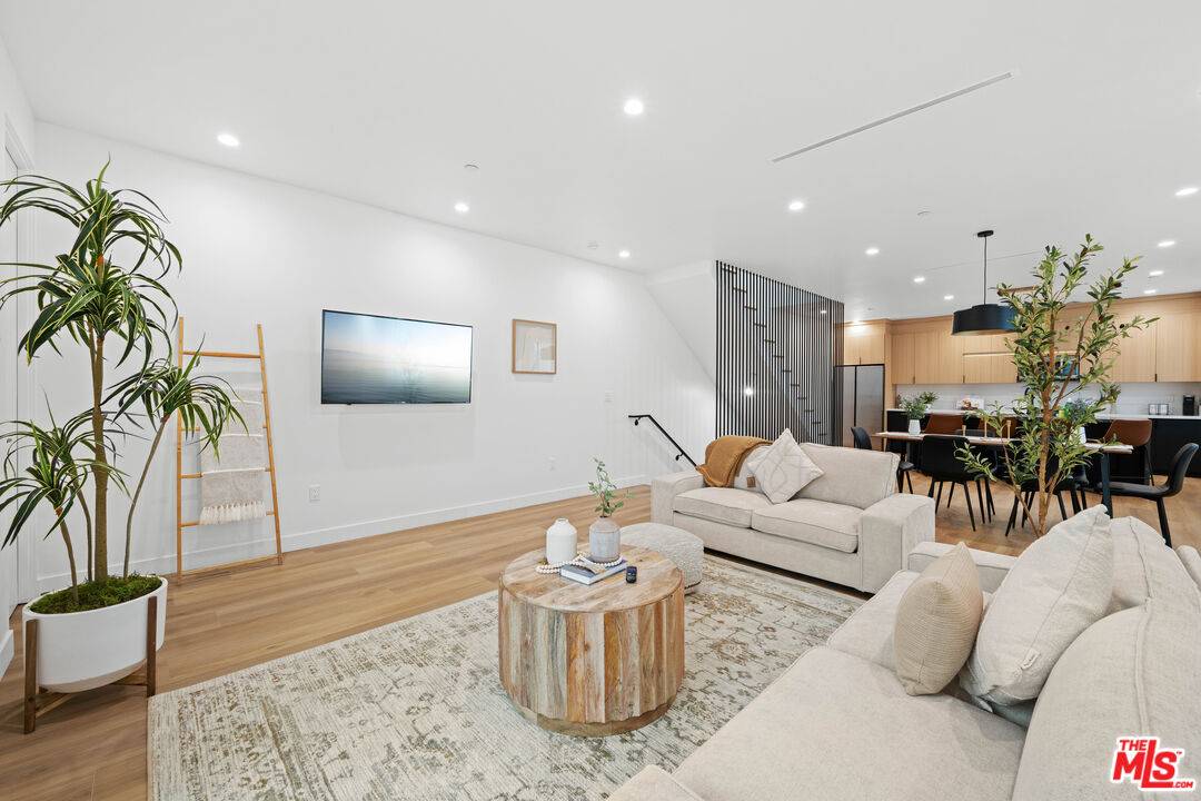 841 N Mccadden Pl 3BR Hancock Park La