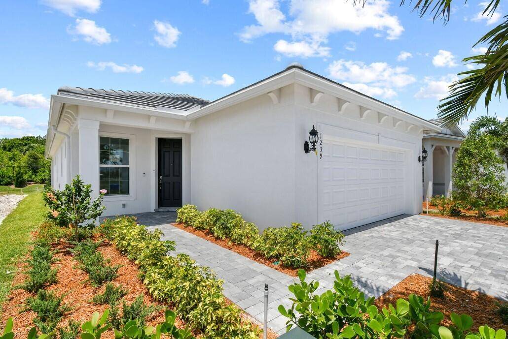 NEW CONSTRUCTION Welcome to DiVosta's Newest Signature community in Vero Beach.