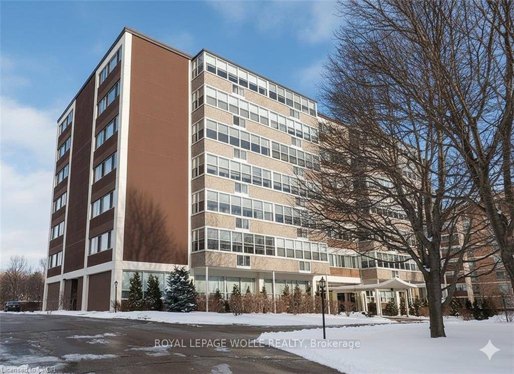 Bright and spacious 2 bedroom condo in the heart of Waterloo.