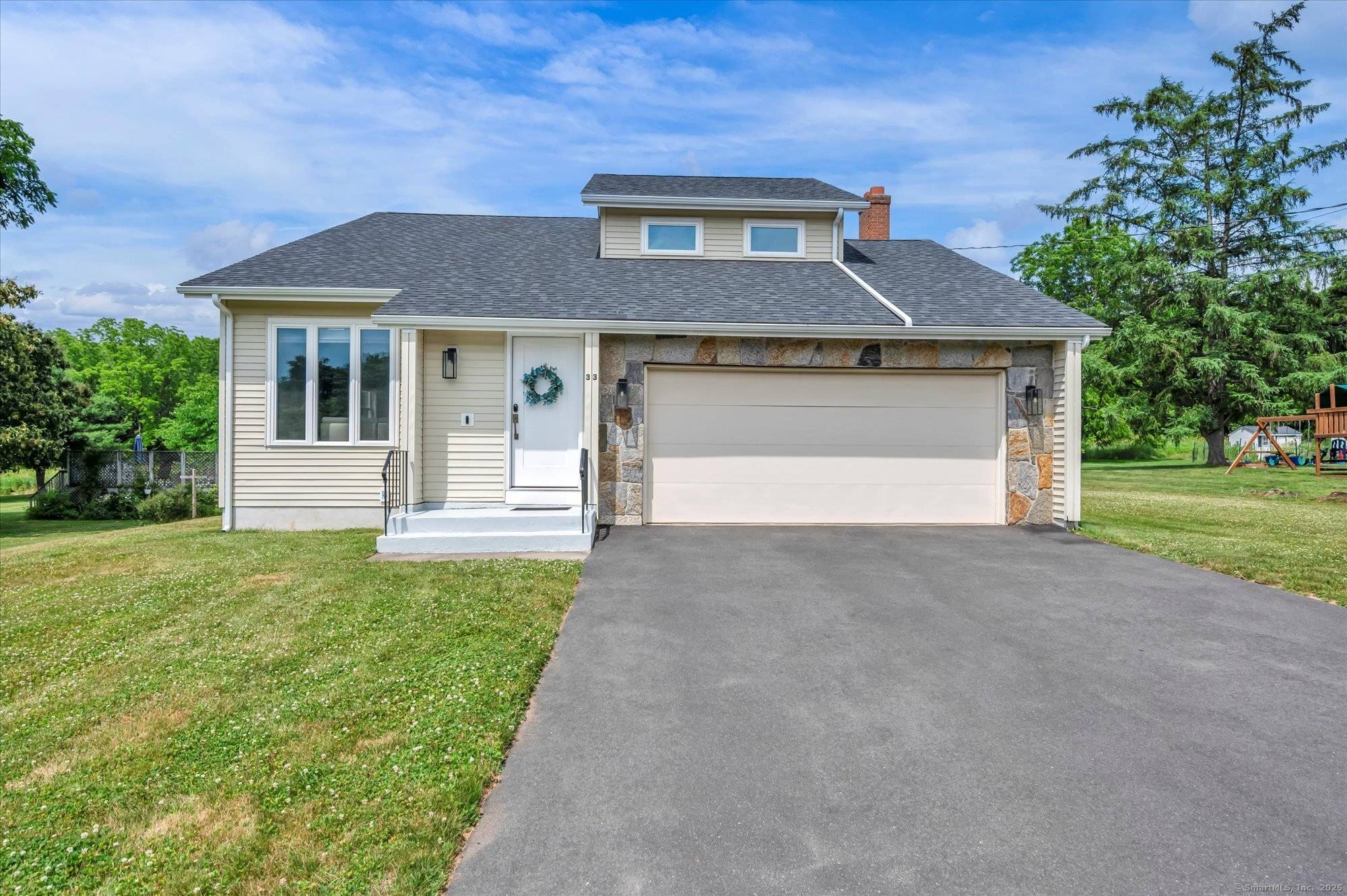 The Perfect Home with a Modern Layout !