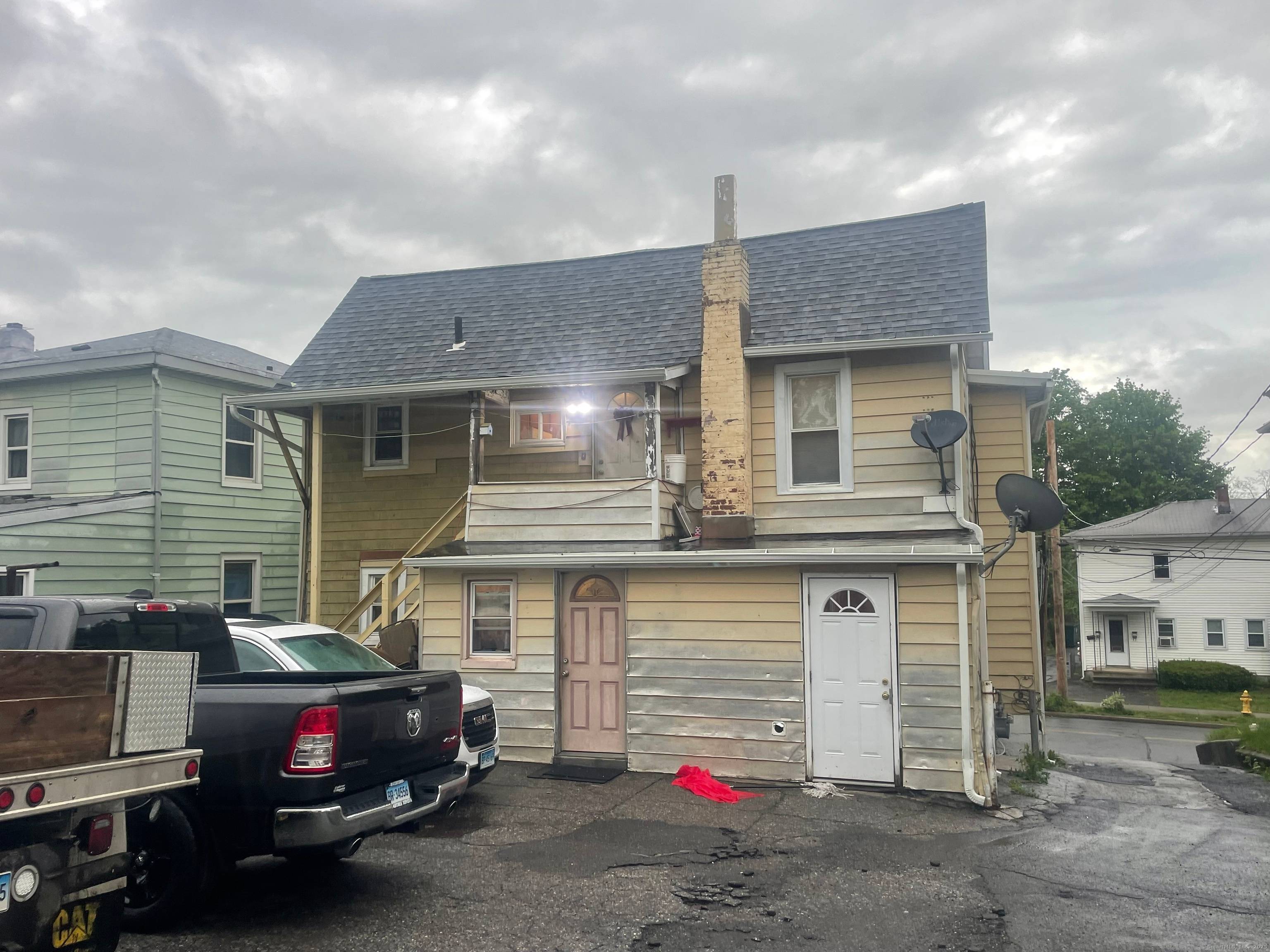 Time for an investment property This 2 family is in walking distance to down town City water sewer Newer roof Long term tenants on month to month Detached garage space ...