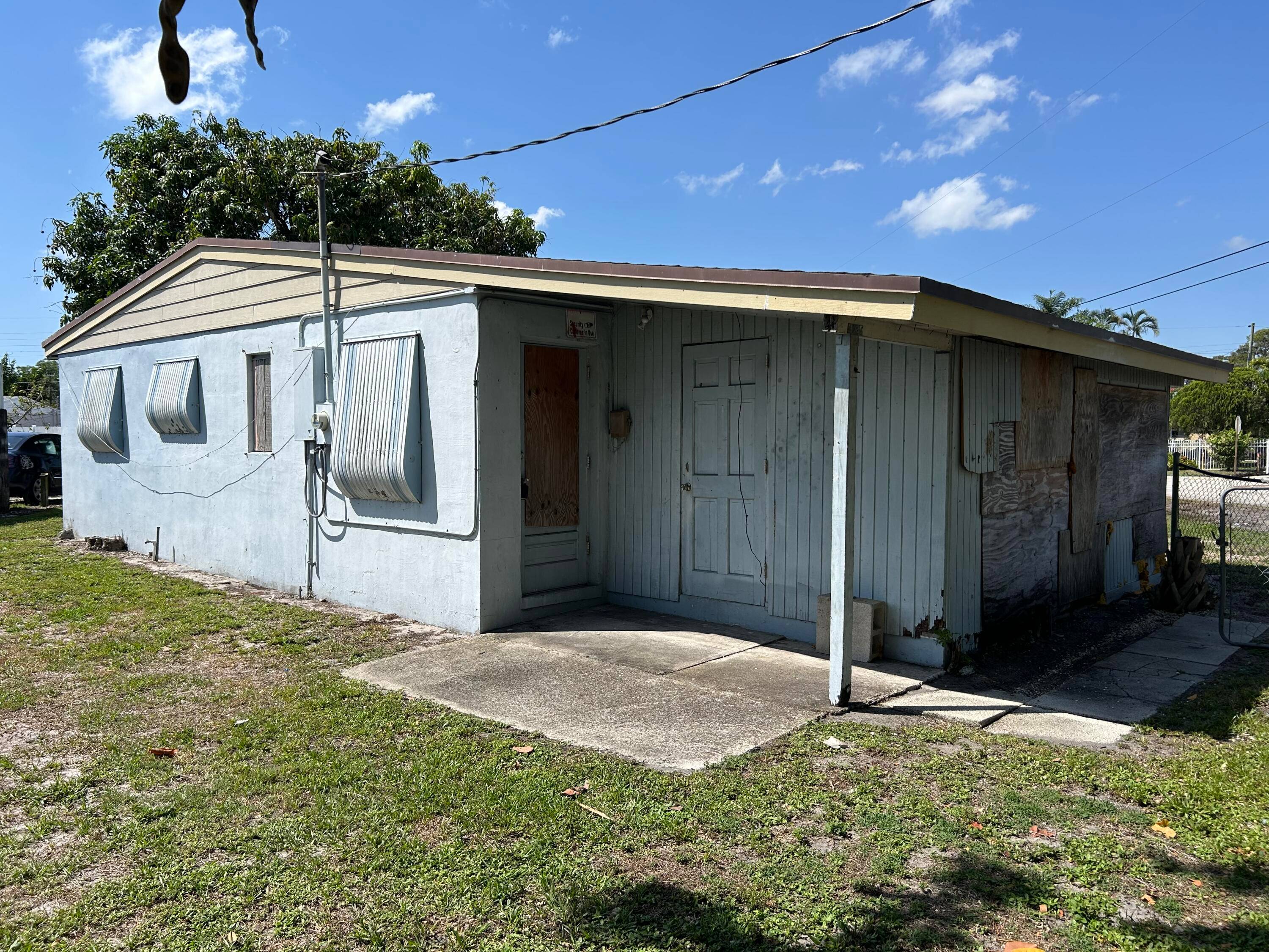 Investor Special ! ! This property is For Sale AS IS, New Roof in 2016, approximately 15, 000 worth of brand new impact windows are included in the purchase of ...