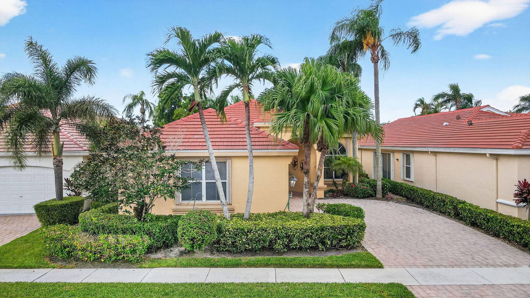 Beautiful Manchester model home located A location in Huntington, Wycliffe Golf Country Club with magnificent lake views from Kitchen, Great Room and Primary Bedroom Suite.