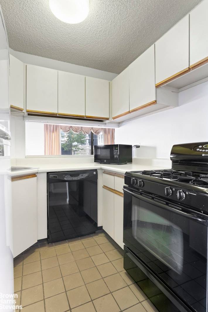 Where Dreams Happen Exceptional 2 Bedroom, 2 Bath Condominium in the Heart of Lincoln Center Welcome to Residence 8D, a beautifully renovated 2 bedroom, 2 bathroom home nestled in one ...
