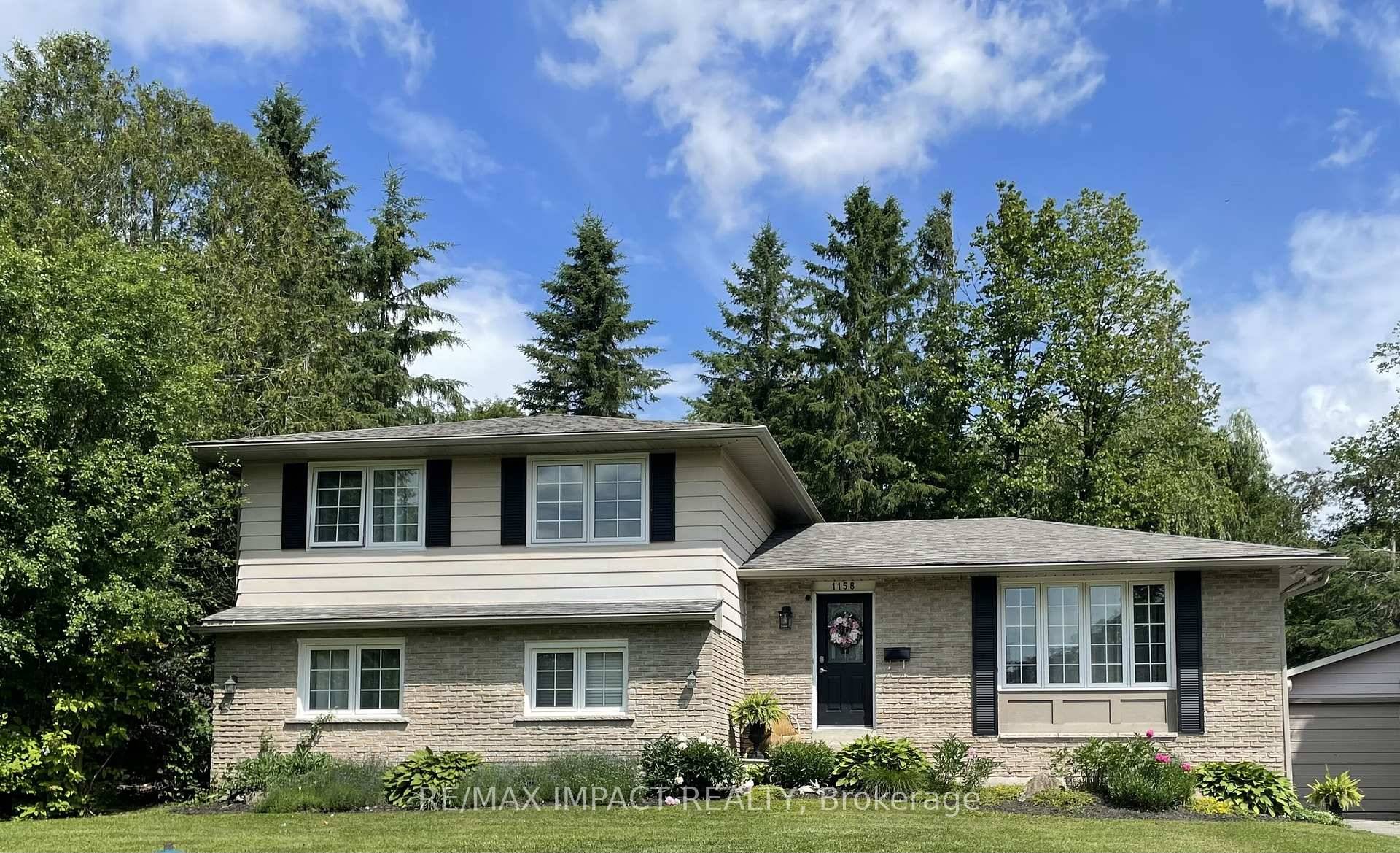 Discover this exquisite gem, nestled in a highly coveted west end neighbourhood.